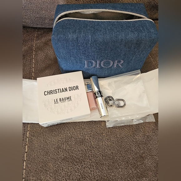 New in box never used.. Dior beautybag. Jeans color with silver hardware. - Picture 7 of 8